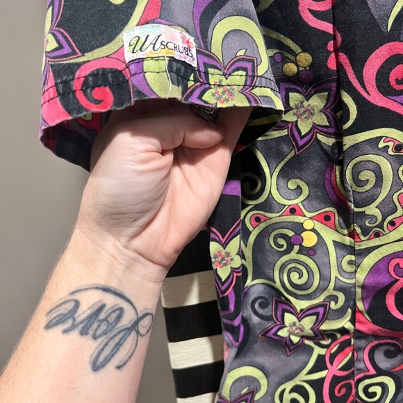 UA Scrub Tops - Picture 4 of 7